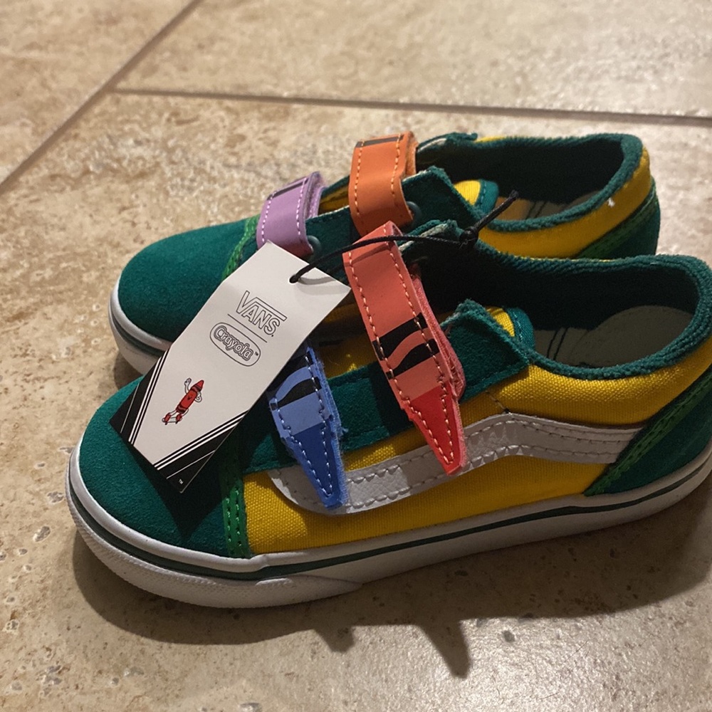 New in Box - Crayola Vans size 9.0 Toddler